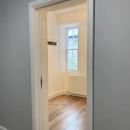 Cosy 2 Bed In Apartment *