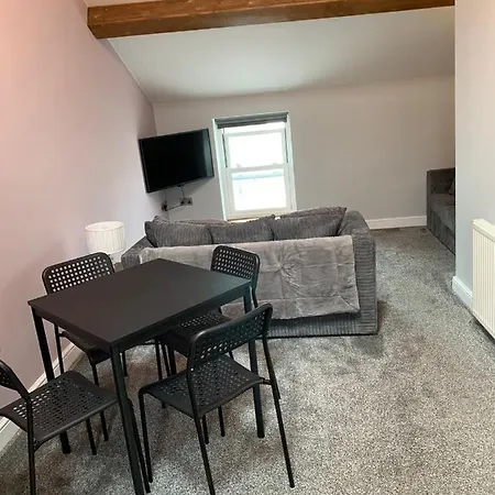 Cosy 2 Bed In Apartment *