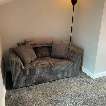 Cosy 2 Bed In Apartment *