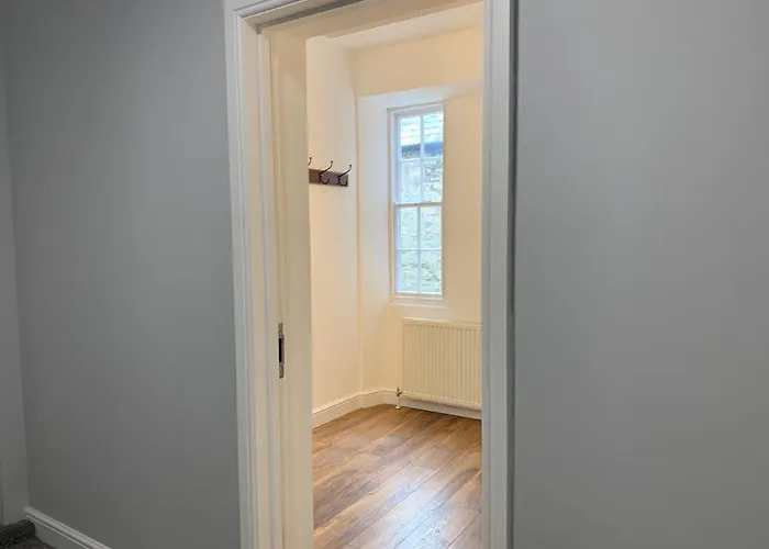 Cosy 2 Bed In Apartment *